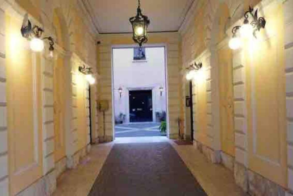 Beautiful Apartment Next To Piazza Di Spagna Рим Екстериор снимка