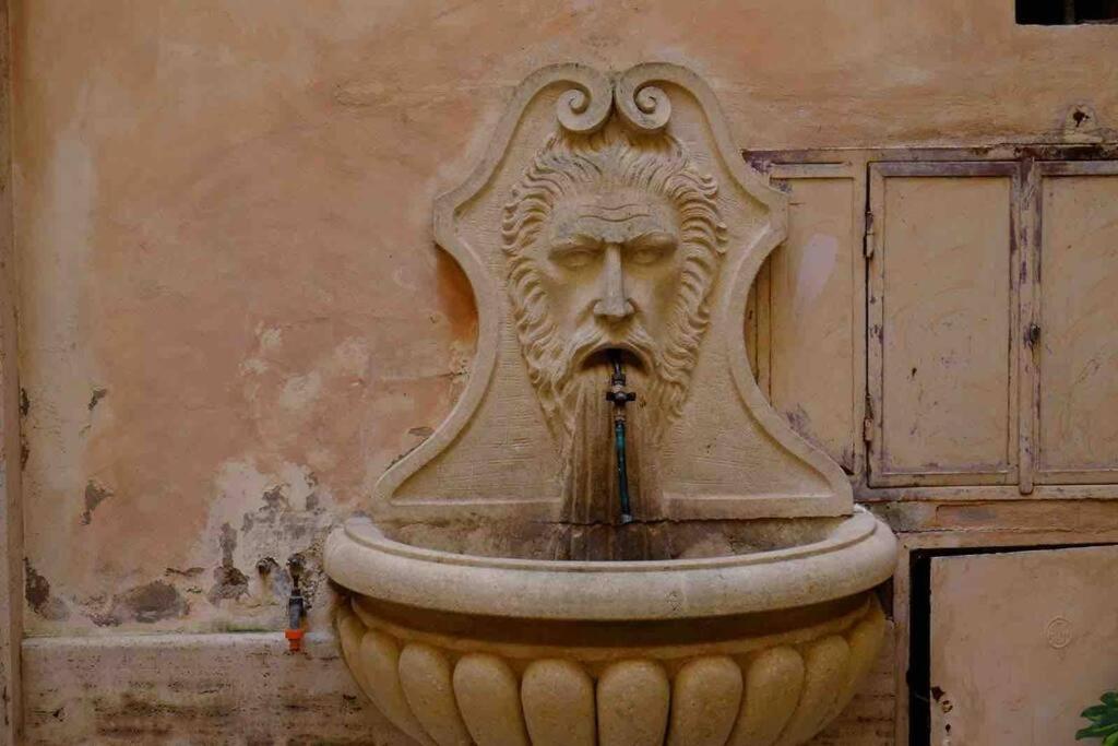 Beautiful Apartment Next To Piazza Di Spagna Рим Екстериор снимка