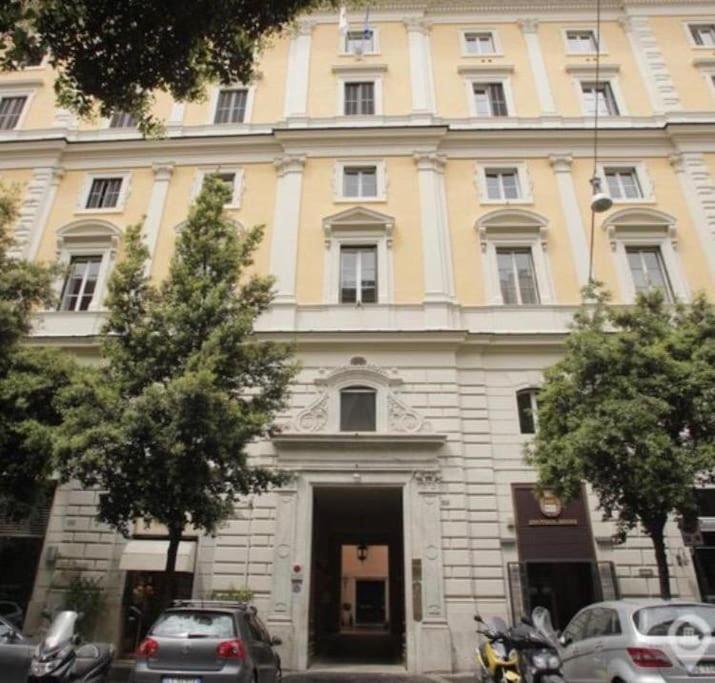 Beautiful Apartment Next To Piazza Di Spagna Рим Екстериор снимка